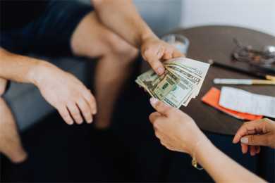 爸爸去世继承的房产，我想出售要交20%遗产税，是这样的吗？